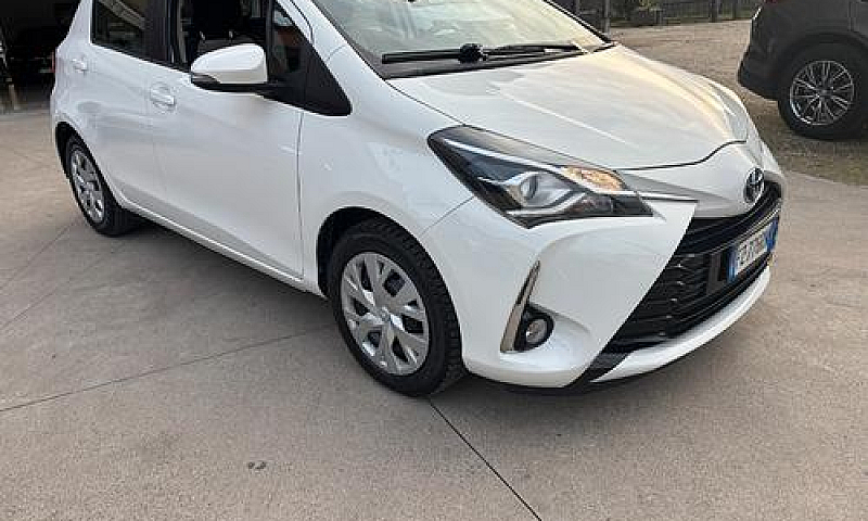 Toyota Yaris 1.5 Hyb...