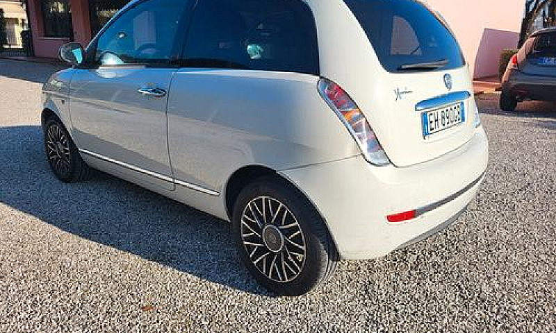 Lancia Ypsilon 1.2 6...