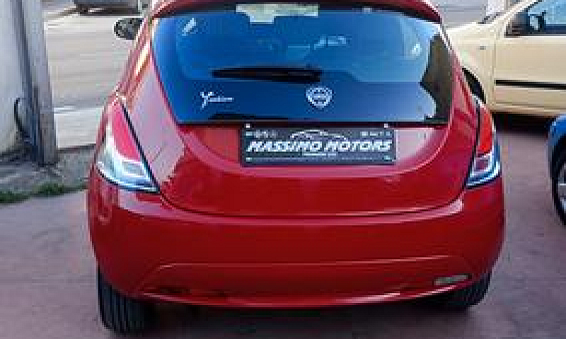 Lancia Ypsilon 1.2 6...