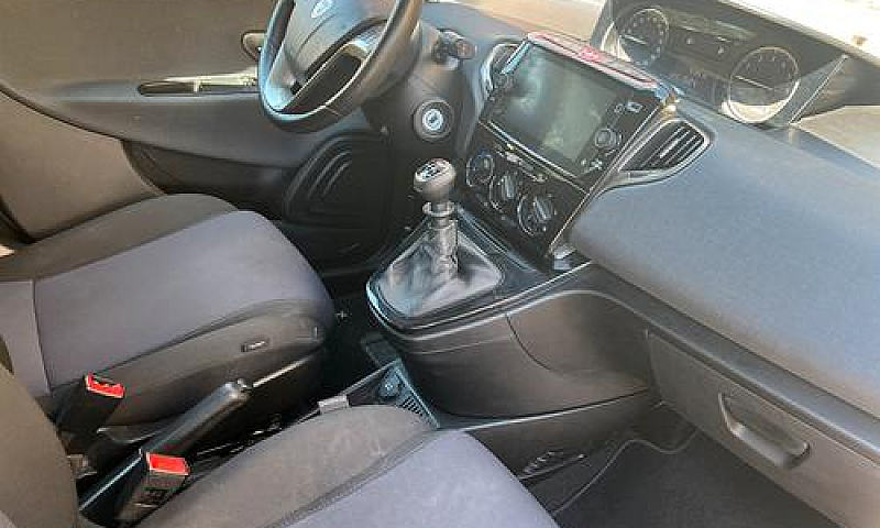 Lancia Ypsilon 1.0 H...