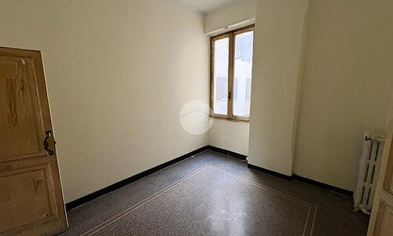 5 Locali A Genova...