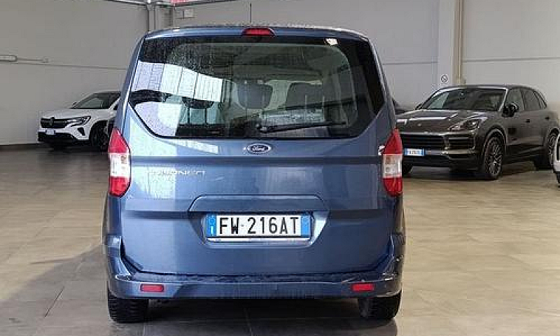 Ford Tourneo Courier...