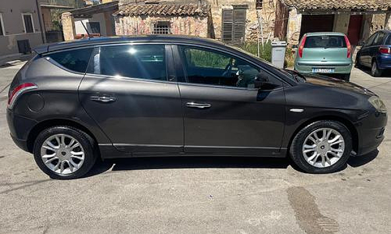 Lancia Delta - 2011...
