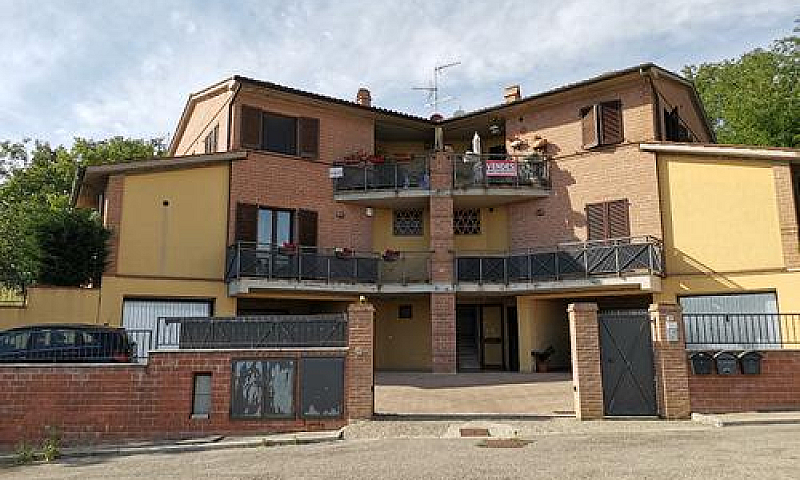 Appartamento Con Ter...
