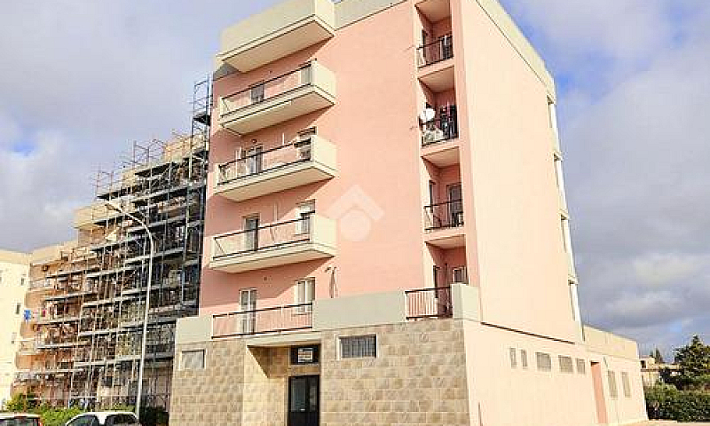 3 Locali A Taranto...