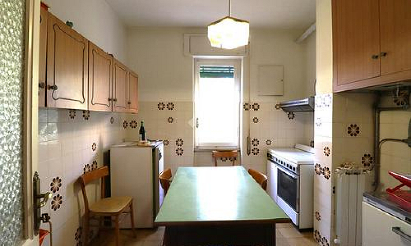 4 Locali A Terni...