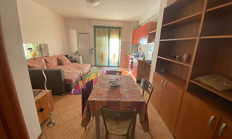 Monolocale Con Balco...