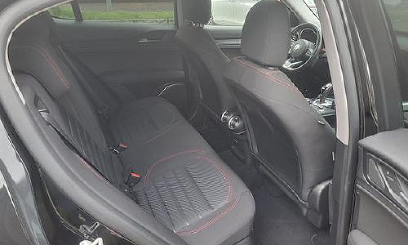 Alfa Romeo Stelvio -...