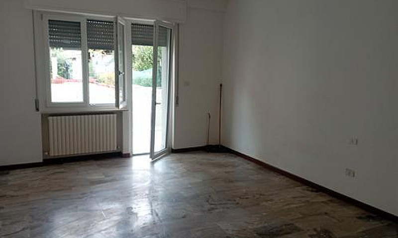 Appartamento Con Ter...