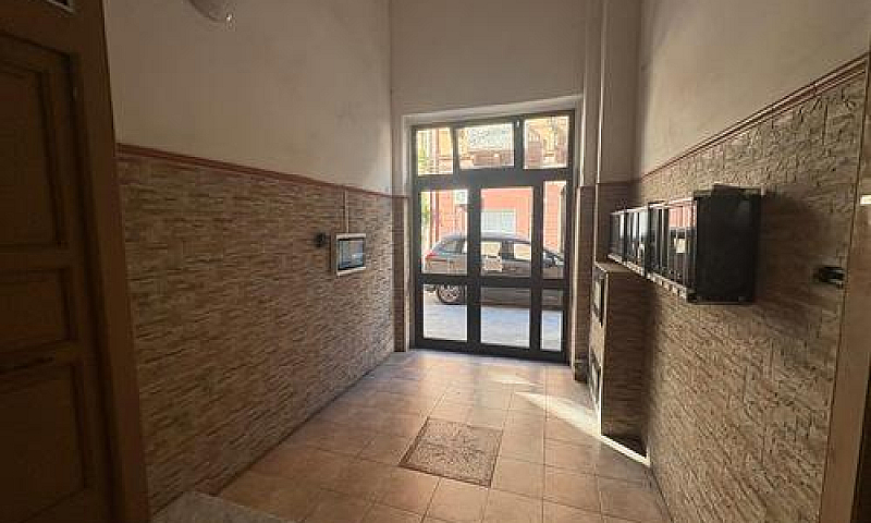 Bilocale Via Nettuno...