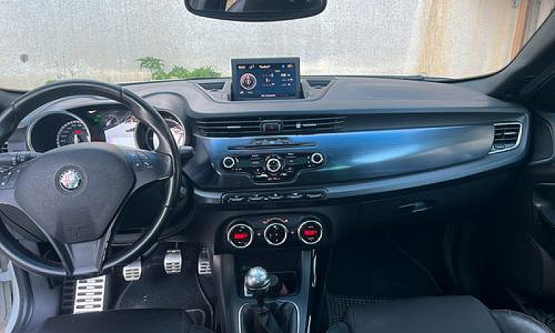 Alfa Giulietta Quadr...