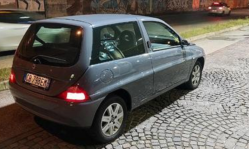 Lancia Y 2002...