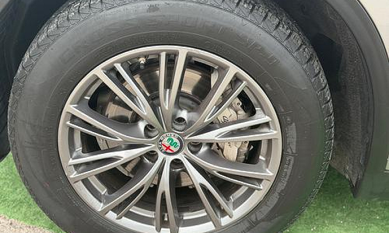 Alfa Romeo Stelvio 2...