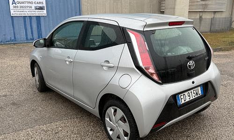 Toyota Yaris 1.0 5 P...