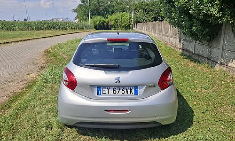 Peugeot 208 1.4 Hdi ...