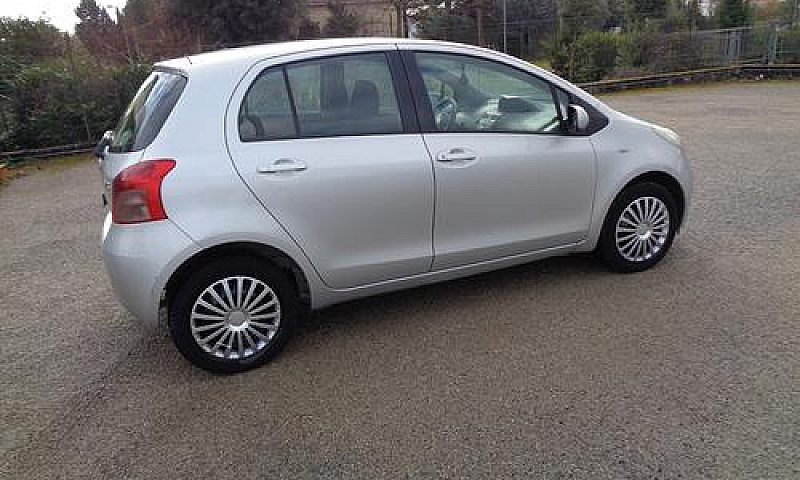 Toyota Yaris 1.0 5 P...