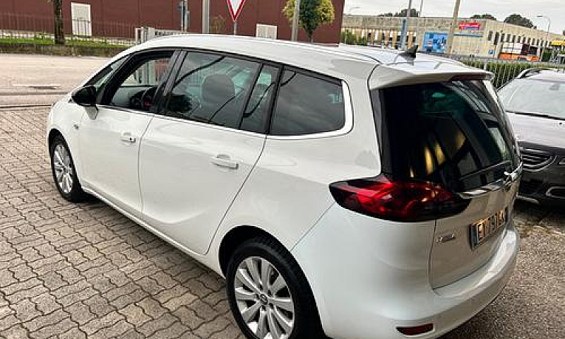 Opel Zafira Tourer 1...