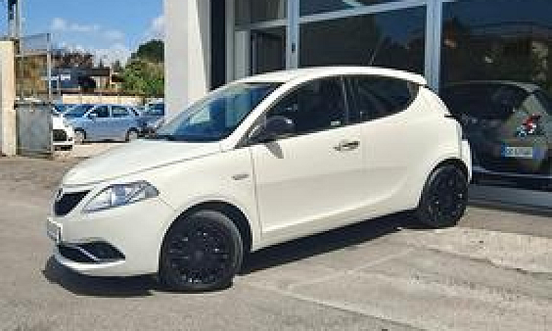 Lancia Ypsilon 1.2 6...