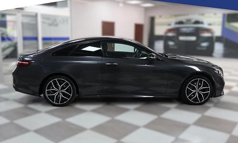 Mercedes E 220 Coupe...