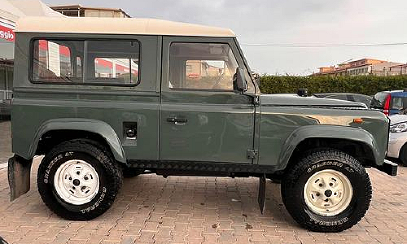 Land Rover Defender ...