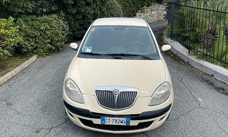 Lancia Y Ypsilon Uni...