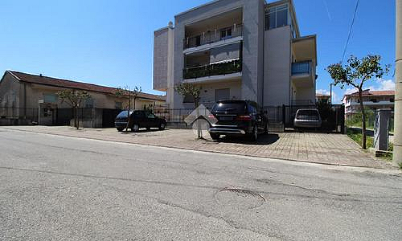 4 Locali A Montalto ...
