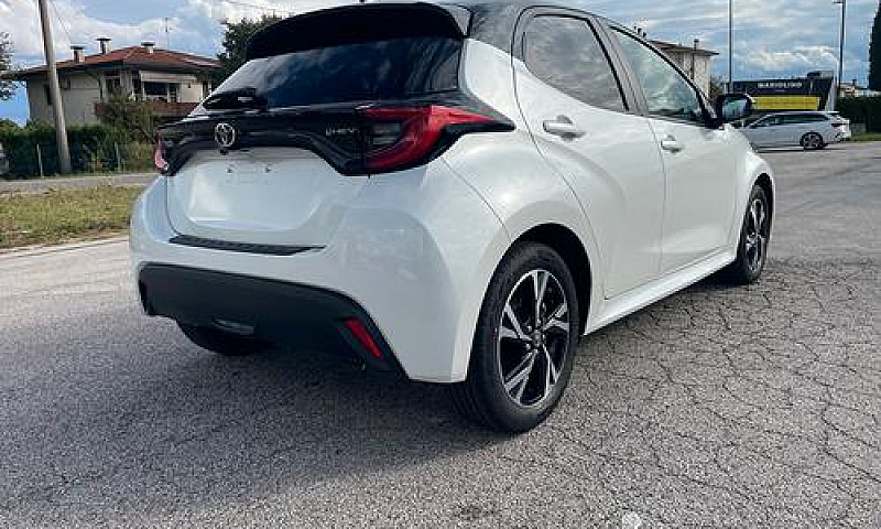 Toyota Yaris 1.5 Hyb...