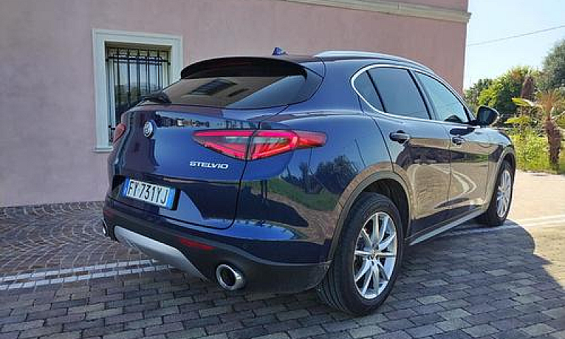 Alfa Romeo Stelvio 2...