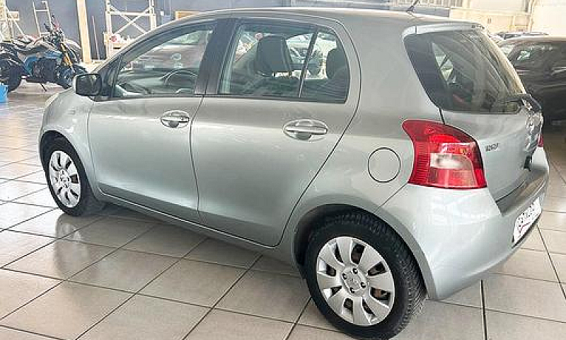 Toyota Yaris 1.3 5 P...