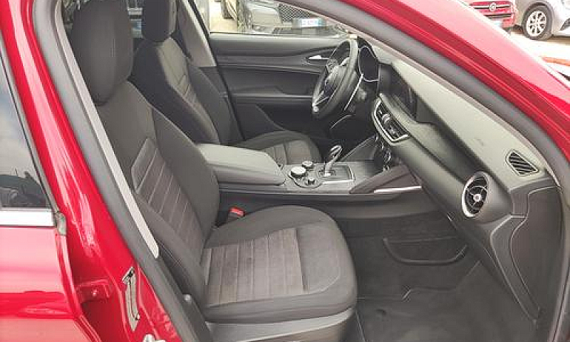 Alfa Romeo Stelvio 2...
