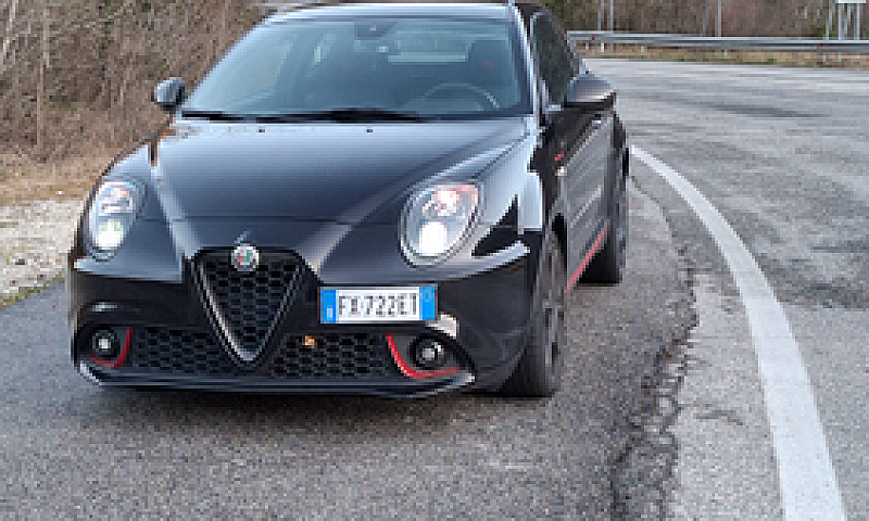 Alfa Romeo Mito Velo...