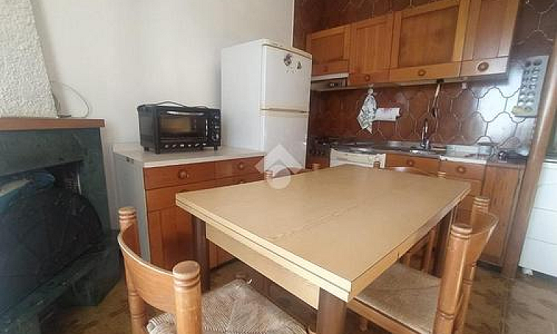 2 Locali A San Colom...