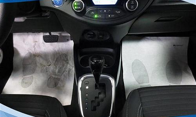 Toyota Yaris Hybrid ...