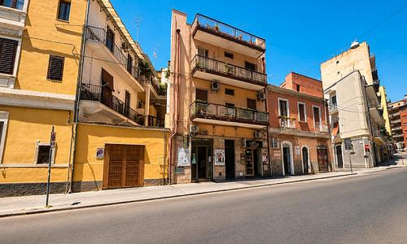 4 Locali A Catania...