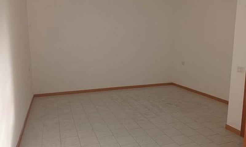 Bilocale In Zona Tra...