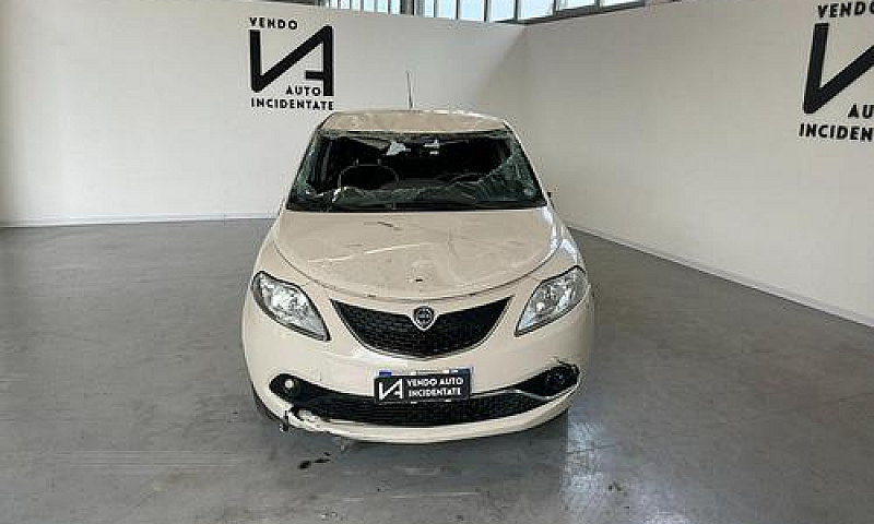 Lancia Ypsilon 1.2 6...