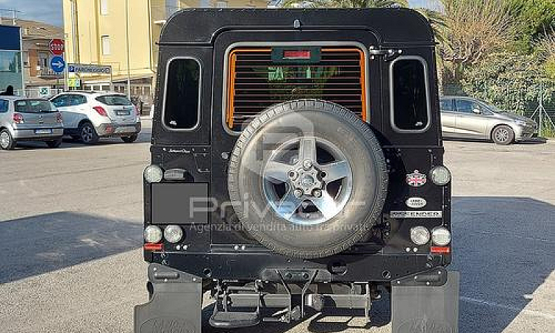 Land Rover Defender ...