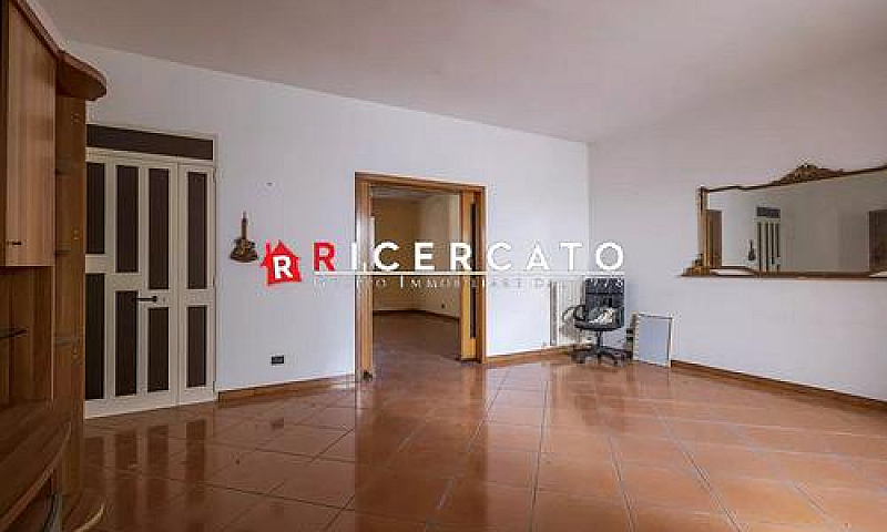 Ampio Appartamento C...