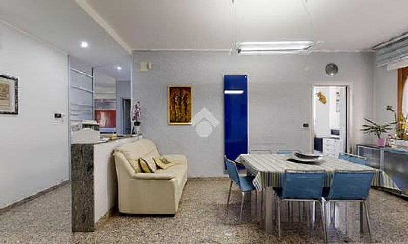 4 Locali A Brindisi...