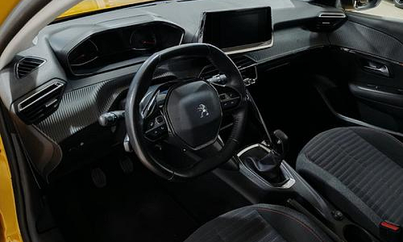 Peugeot 208 1.2 75Cv...
