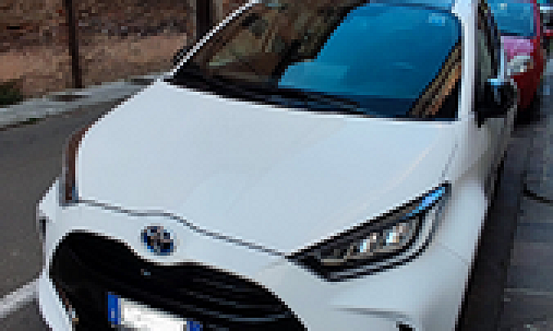 Toyota Yaris Lounge...