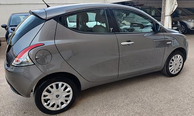 Lancia Ypsilon 1.2 B...