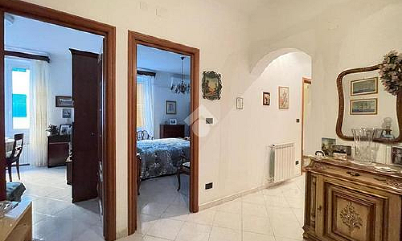 4 Locali A Genova...