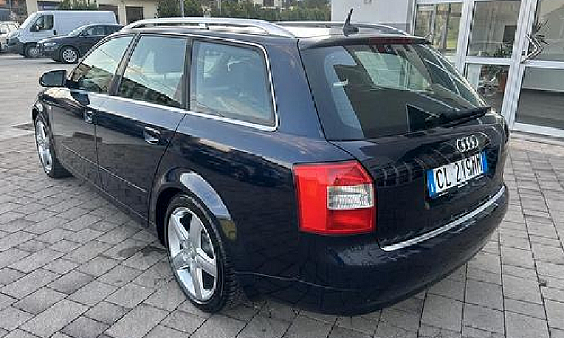 Audi A4 Avant 2.5 V6...