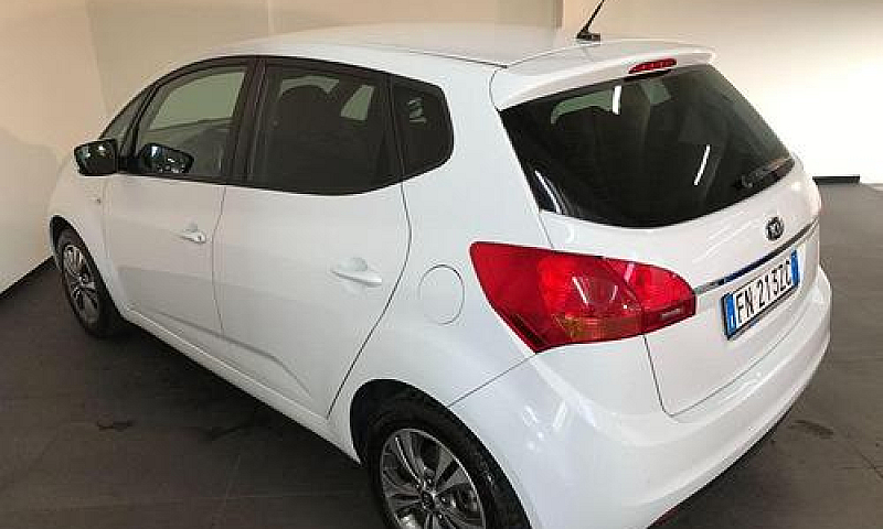 Kia Venga 1.4 Crdi 9...
