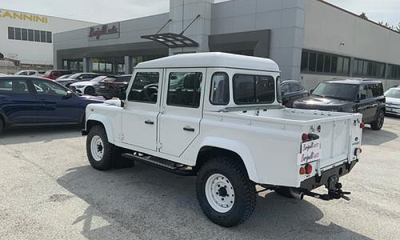 Land Rover Defender ...