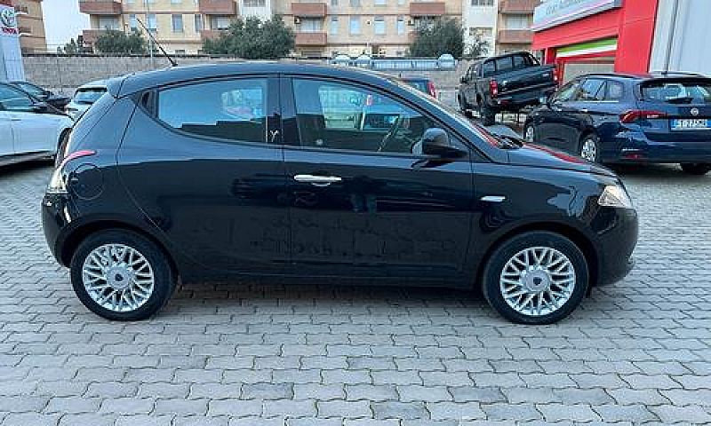 Lancia Ypsilon 1.2 6...