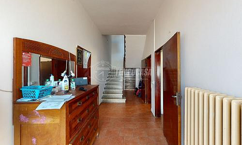 Porzione Di Casa Con...