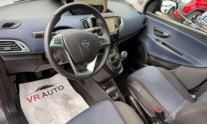 Lancia Ypsilon Hybri...