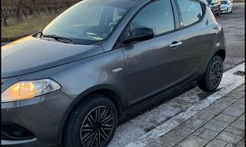 Lancia Ypsilon...